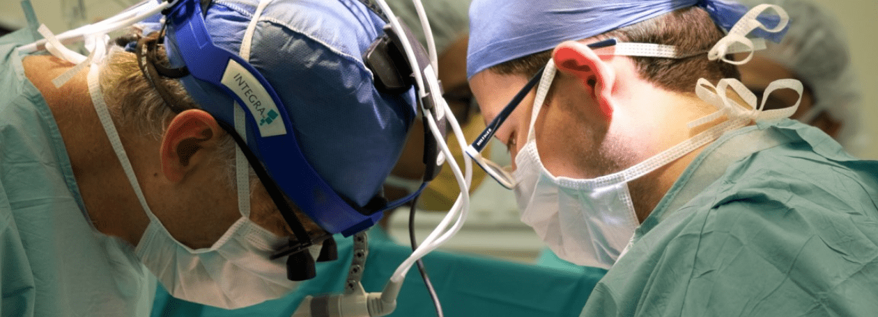Imagen ilustrativa de equipo médico tratando enfermedades del corazón